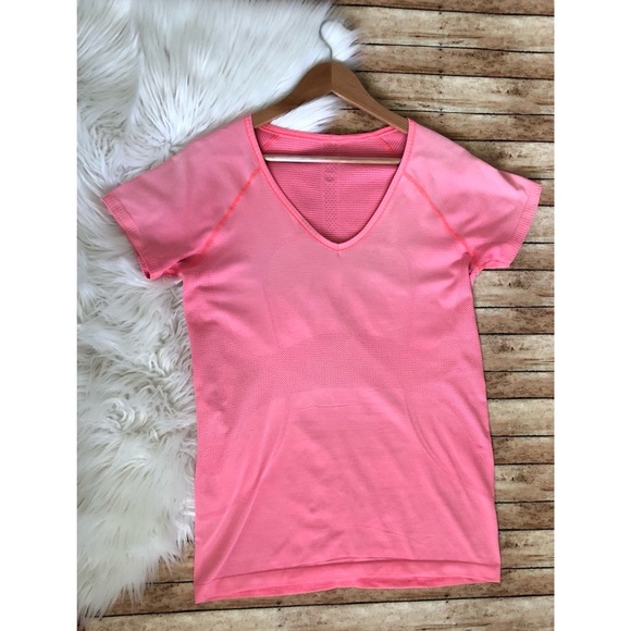 lululemon athletica Tops - Lululemon Run Swiftly Tech Short Sleeve Top sz 10